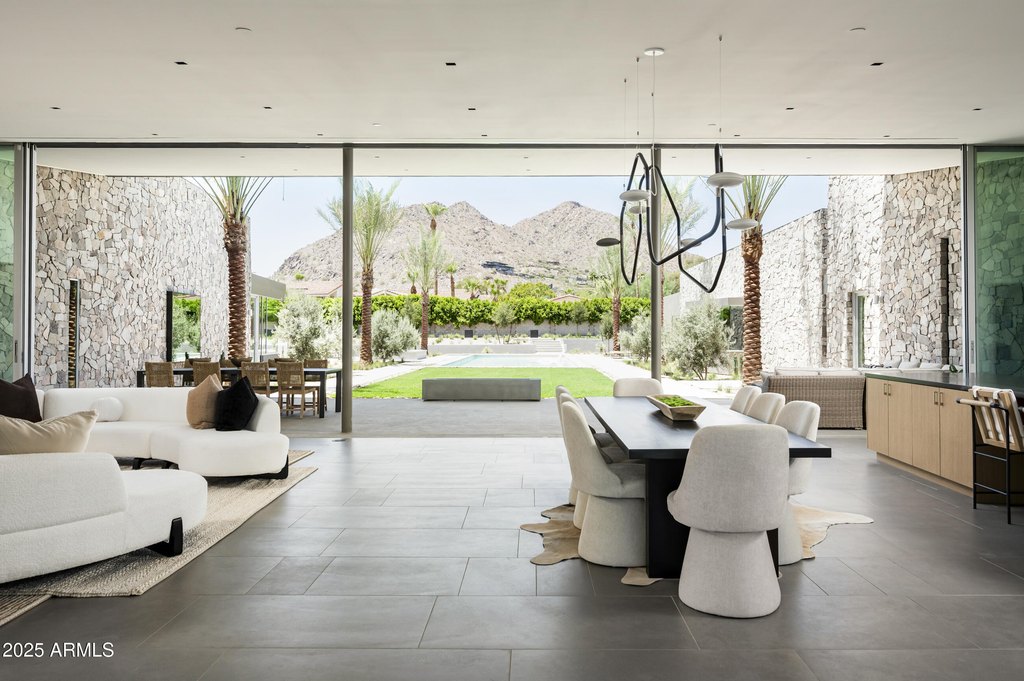 Paradise Valley, Arizona, 85253, United States, 5 Bedrooms Bedrooms, ,6 BathroomsBathrooms,Residential,Forsale,2000265