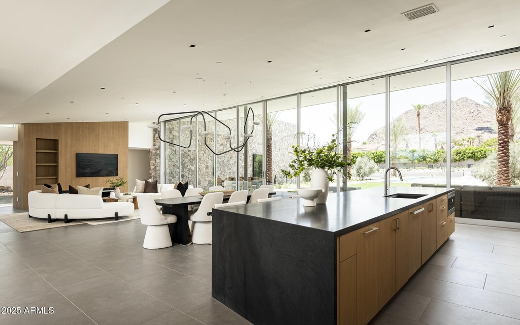 Paradise Valley, Arizona, 85253, United States, 5 Bedrooms Bedrooms, ,6 BathroomsBathrooms,Residential,Forsale,2000265