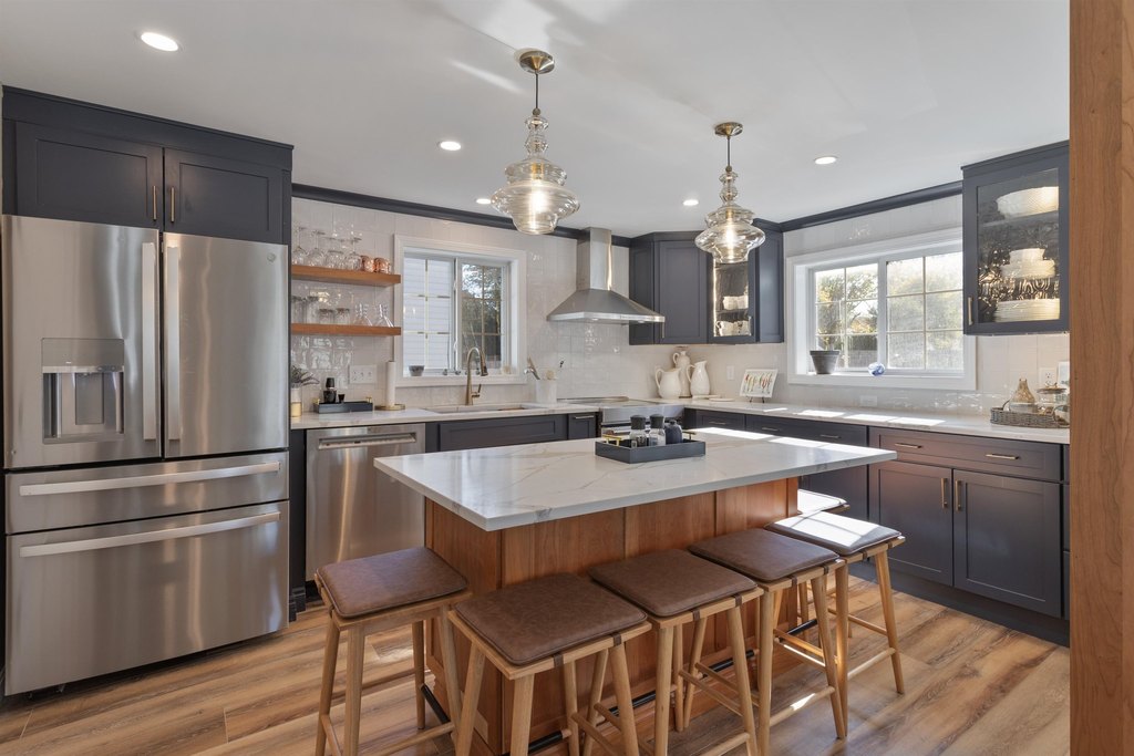 Portsmouth, New Hampshire, 03801, United States, 3 Bedrooms Bedrooms, ,2 BathroomsBathrooms,Residential,Forsale,2002416