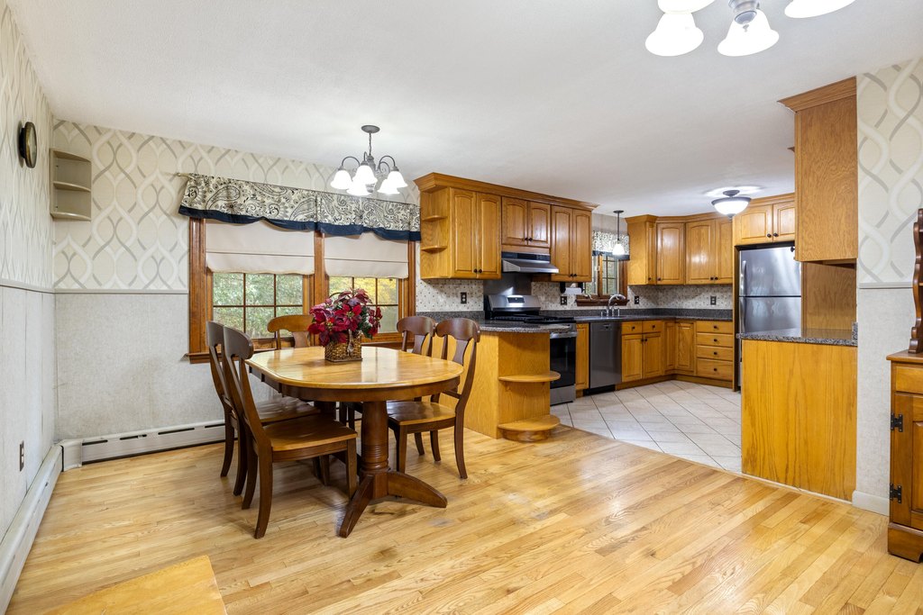 Eliot, Maine, 03903, United States, 4 Bedrooms Bedrooms, ,2 BathroomsBathrooms,Residential,Forsale,2002417