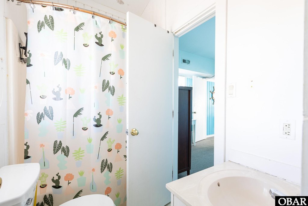 Corolla, North Carolina, 27927, United States, 5 Bedrooms Bedrooms, ,3 BathroomsBathrooms,Residential,Forsale,1993766