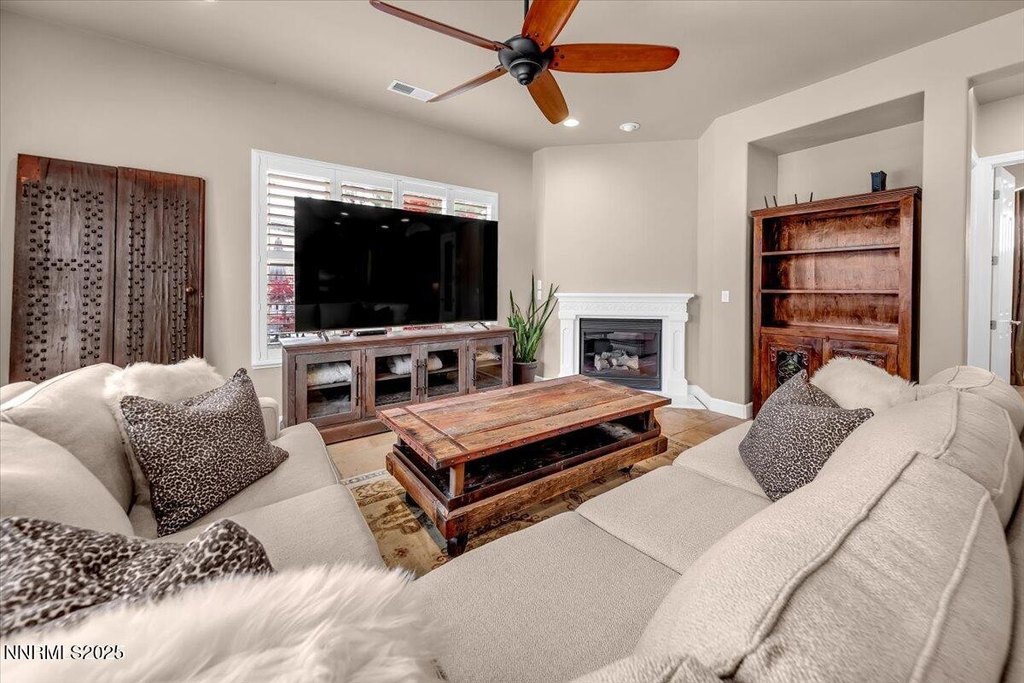 Sparks, Nevada, 89436, United States, 4 Bedrooms Bedrooms, ,3 BathroomsBathrooms,Residential,Forsale,1993789