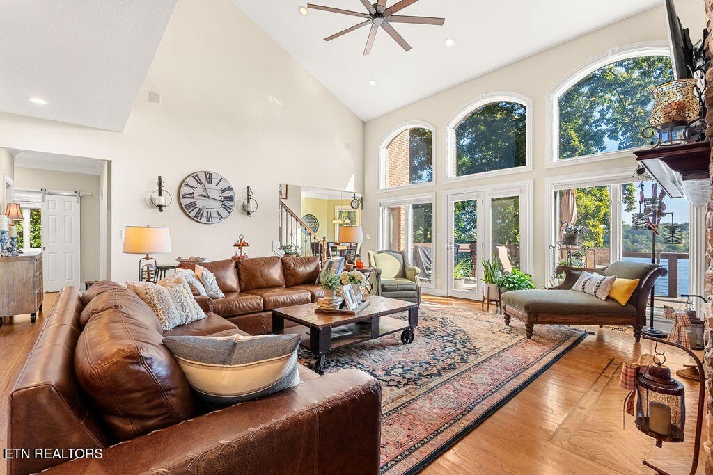 Loudon, Tennessee, 37774, United States, 4 Bedrooms Bedrooms, ,4.5 BathroomsBathrooms,Residential,Forsale,1973605