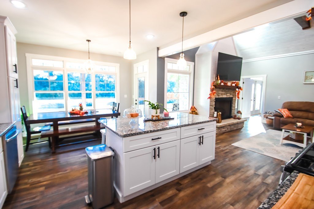 Walling, Tennessee, 38587, United States, 3 Bedrooms Bedrooms, ,2.5 BathroomsBathrooms,Residential,Forsale,1996612