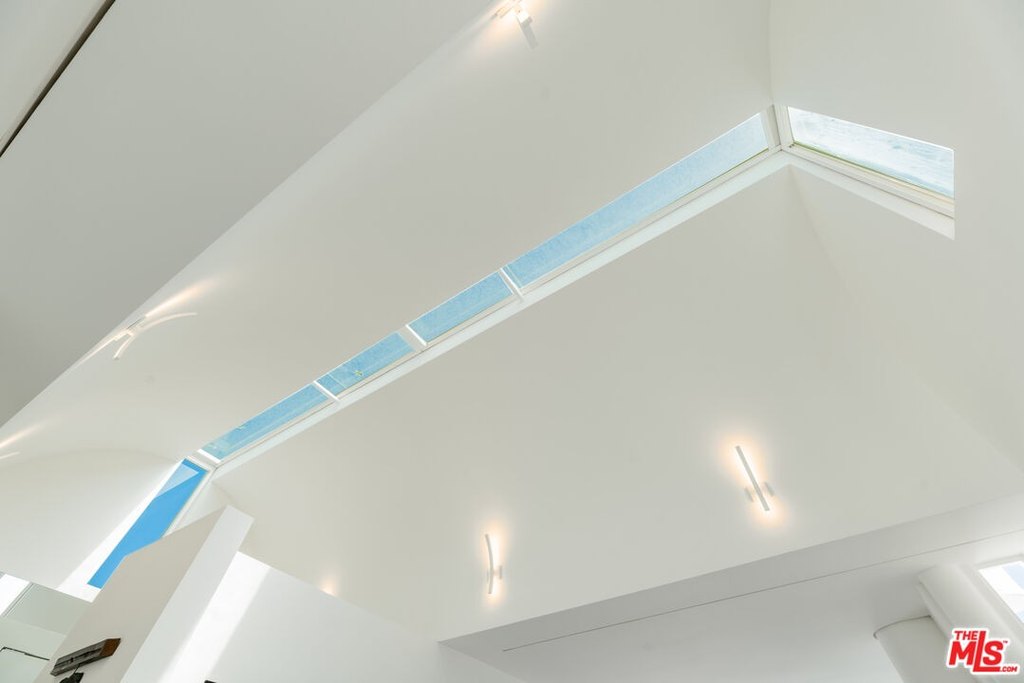 MALIBU, California, 90265, United States, 4 Bedrooms Bedrooms, ,5.5 BathroomsBathrooms,Residential,Forsale,2001427