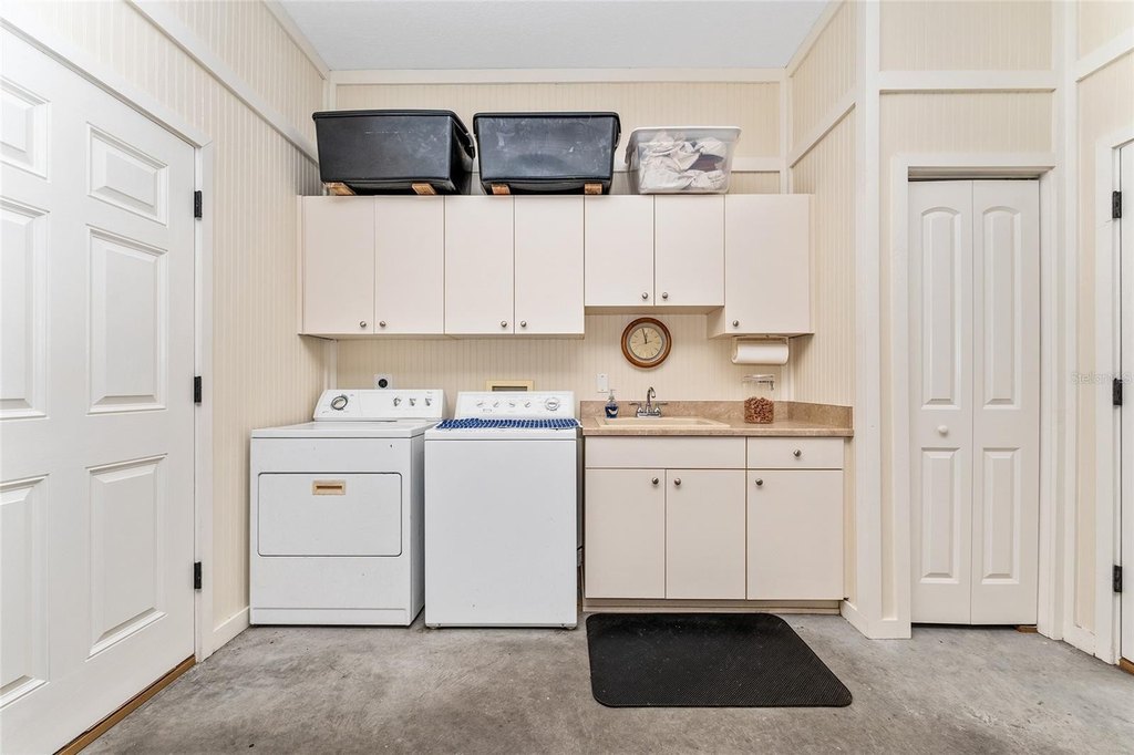 DUNNELLON, Florida, 34432, United States, 3 Bedrooms Bedrooms, ,2.5 BathroomsBathrooms,Residential,Forsale,1994126