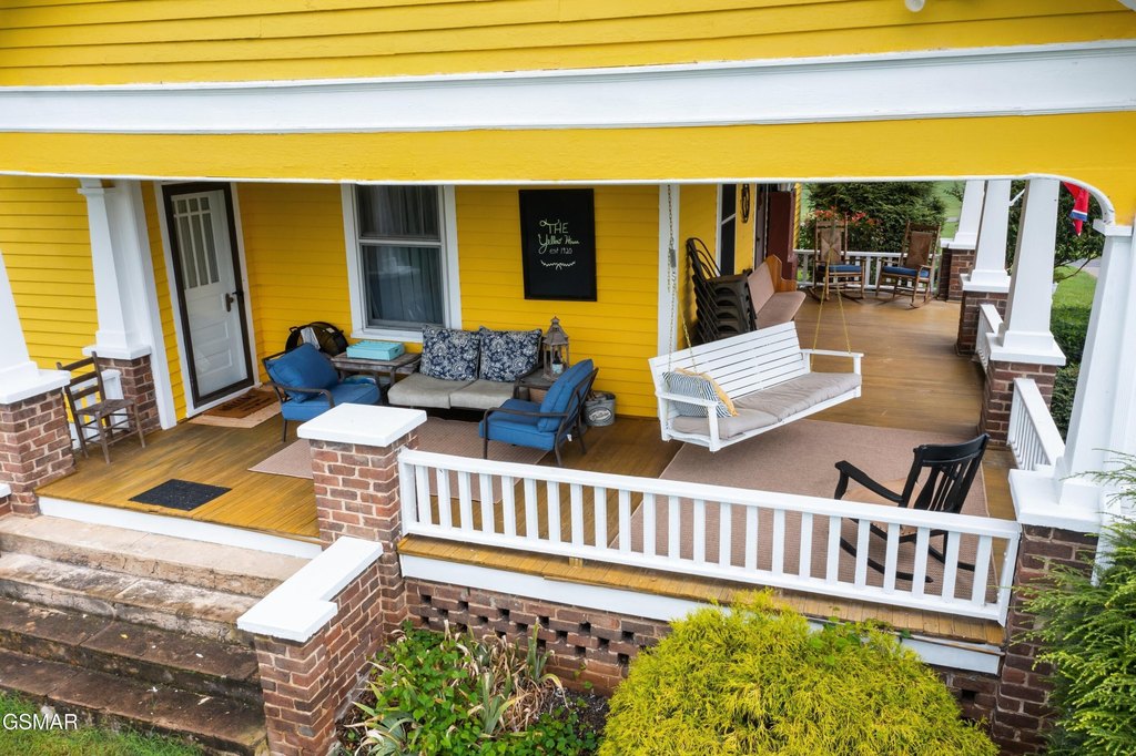 Dandridge, Tennessee, 37725, United States, 3 Bedrooms Bedrooms, ,2 BathroomsBathrooms,Residential,Forsale,1988735