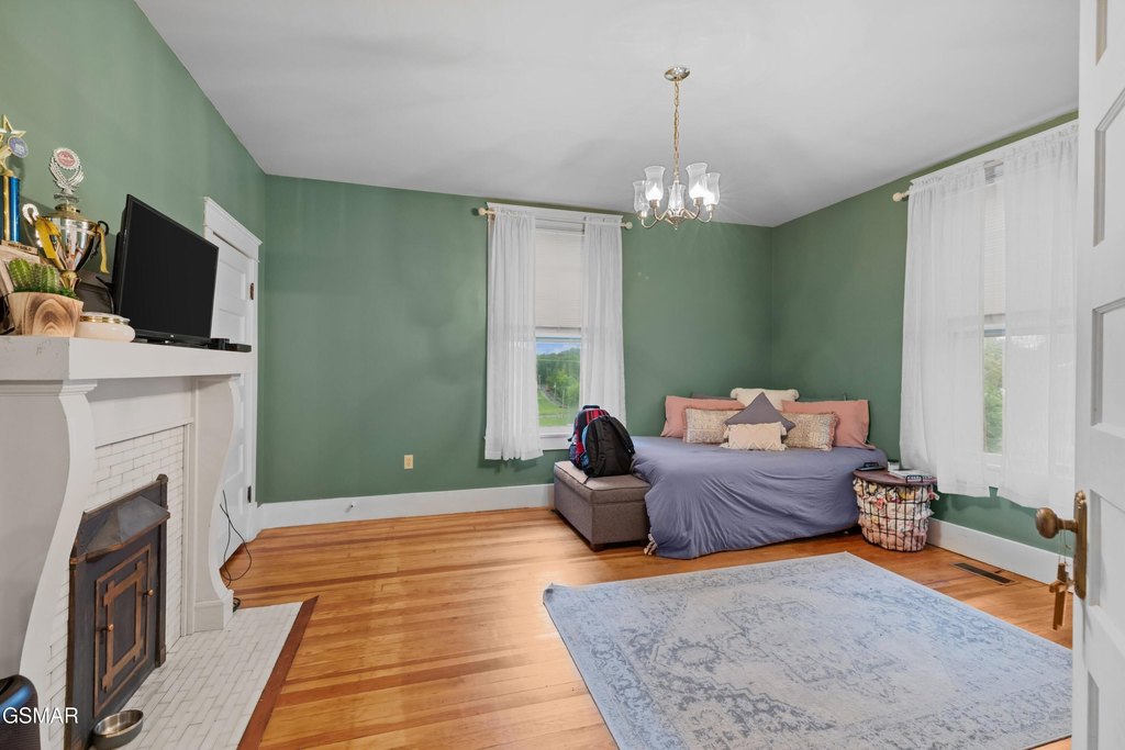 Dandridge, Tennessee, 37725, United States, 3 Bedrooms Bedrooms, ,2 BathroomsBathrooms,Residential,Forsale,1988735