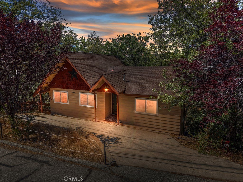 Lake Arrowhead, California, 92352, United States, 4 Bedrooms Bedrooms, ,2 BathroomsBathrooms,Residential,Forsale,1934027