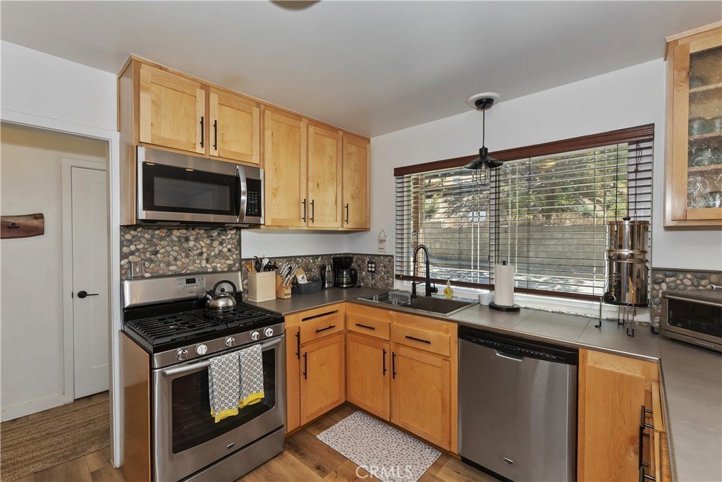 Lake Arrowhead, California, 92352, United States, 4 Bedrooms Bedrooms, ,2 BathroomsBathrooms,Residential,Forsale,1934027