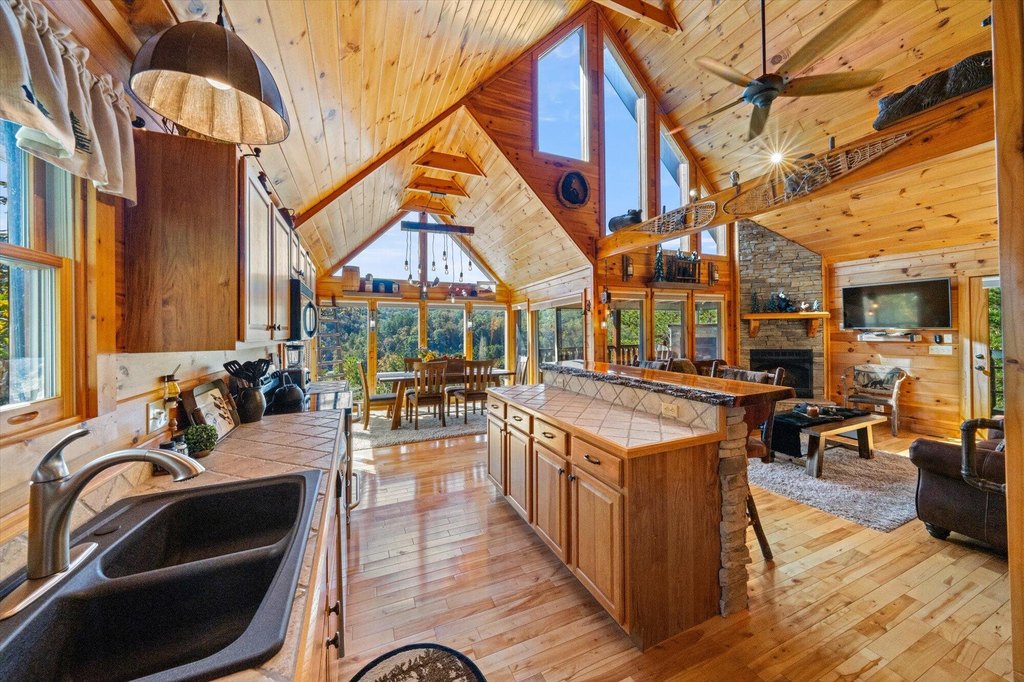 Sevierville, Tennessee, 37862, United States, 3 Bedrooms Bedrooms, ,3 BathroomsBathrooms,Residential,Forsale,1988739