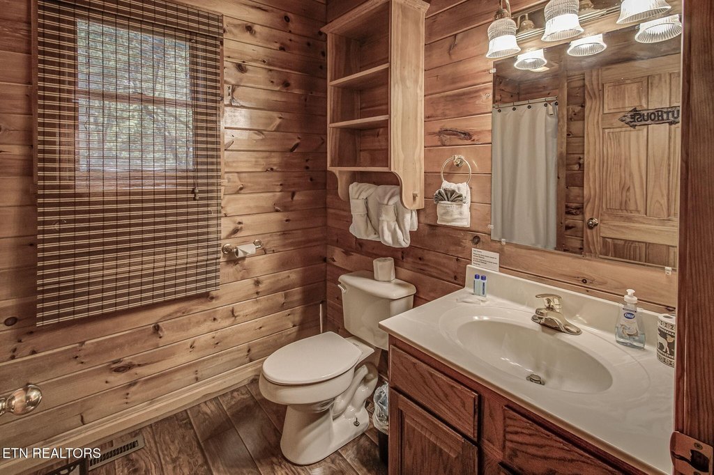 Sevierville, Tennessee, 37862, United States, 2 Bedrooms Bedrooms, ,3 BathroomsBathrooms,Residential,Forsale,1973611