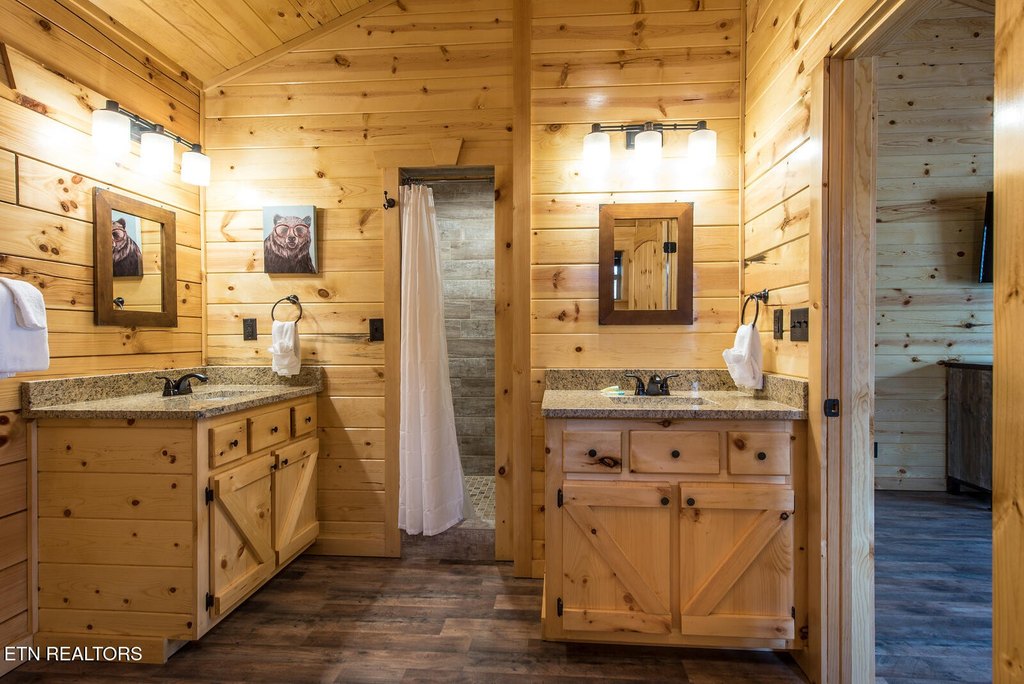 Gatlinburg, Tennessee, 37738, United States, 4 Bedrooms Bedrooms, ,4 BathroomsBathrooms,Residential,Forsale,1910238