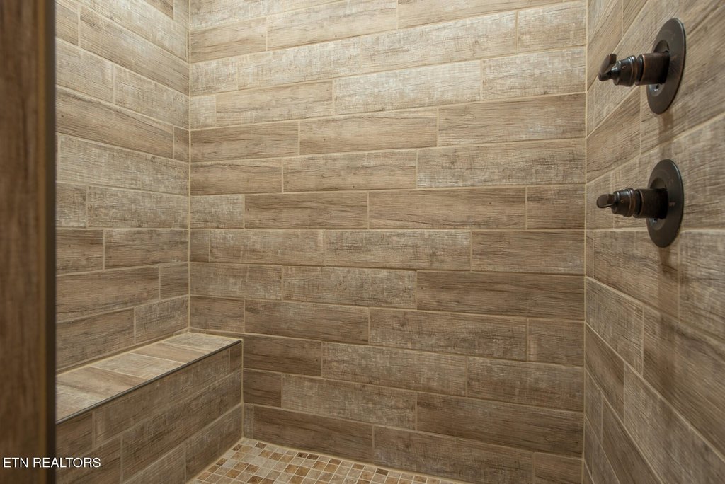 Gatlinburg, Tennessee, 37738, United States, 4 Bedrooms Bedrooms, ,4 BathroomsBathrooms,Residential,Forsale,1910238