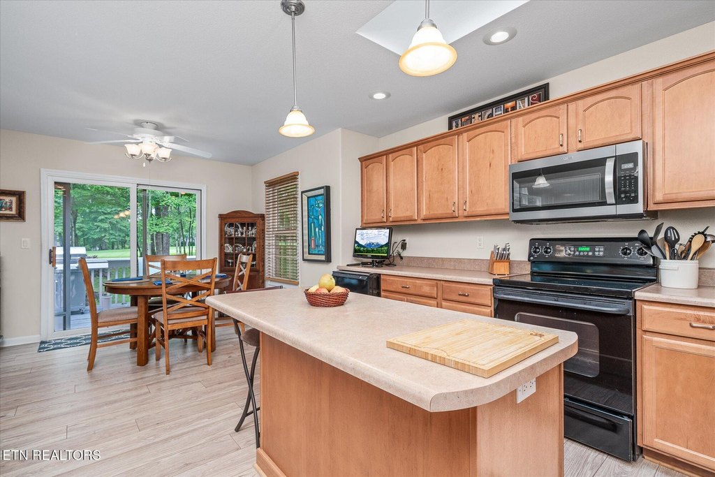 Crossville, Tennessee, 38558, United States, 3 Bedrooms Bedrooms, ,2 BathroomsBathrooms,Residential,Forsale,1953765