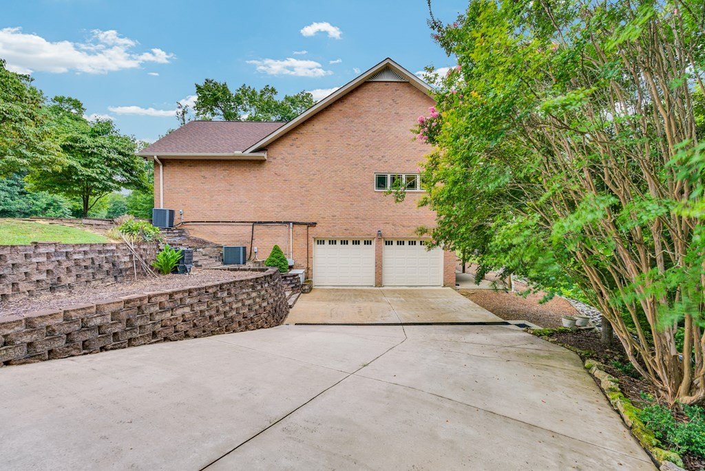 SPARTA, Tennessee, 38583, United States, 3 Bedrooms Bedrooms, ,3.5 BathroomsBathrooms,Residential,Forsale,1929832