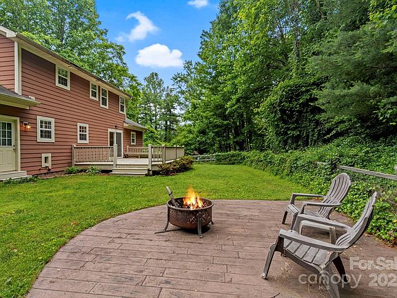 Hendersonville, North Carolina, 28739, United States, 3 Bedrooms Bedrooms, ,3 BathroomsBathrooms,Residential,Forsale,1986001