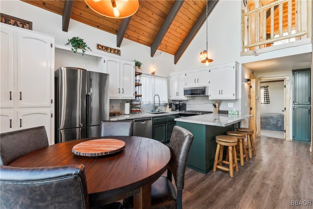 Lake Arrowhead, California, 92352, United States, 4 Bedrooms Bedrooms, ,3 BathroomsBathrooms,Residential,Forsale,1934022