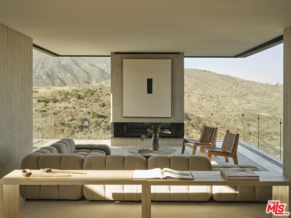 Malibu, California, 90265, United States, 4 Bedrooms Bedrooms, ,3.5 BathroomsBathrooms,Residential,Forsale,1922134