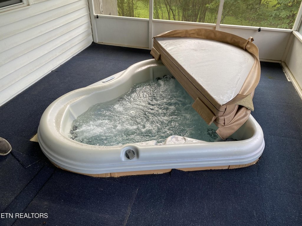 Spring City, Tennessee, 37381, United States, 3 Bedrooms Bedrooms, ,2 BathroomsBathrooms,Residential,Forsale,1952848