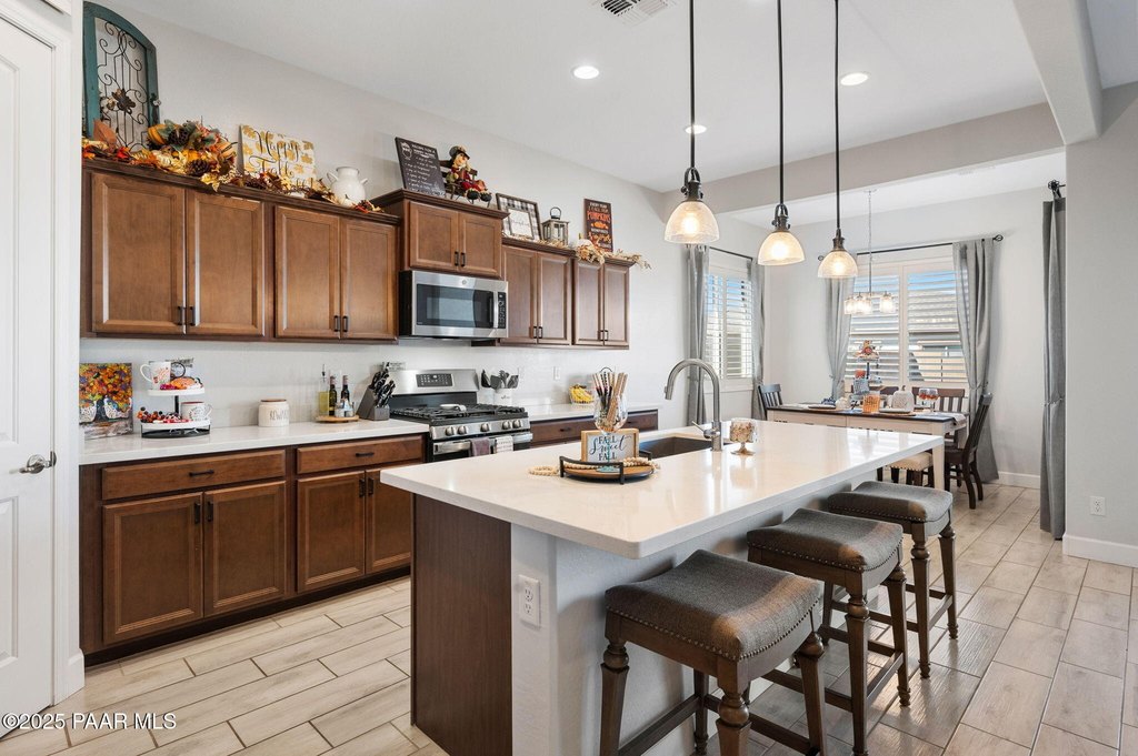 Prescott Valley, Arizona, 86315, United States, 3 Bedrooms Bedrooms, ,4 BathroomsBathrooms,Residential,Forsale,2011290