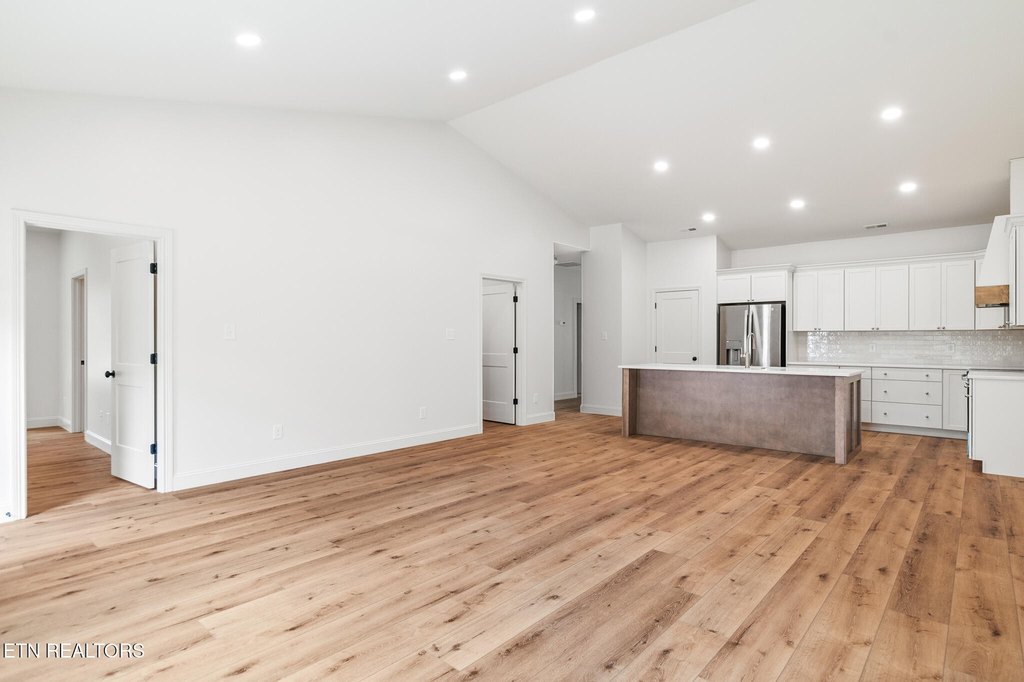 Clinton, Tennessee, 37716, United States, 3 Bedrooms Bedrooms, ,2 BathroomsBathrooms,Residential,Forsale,1999453