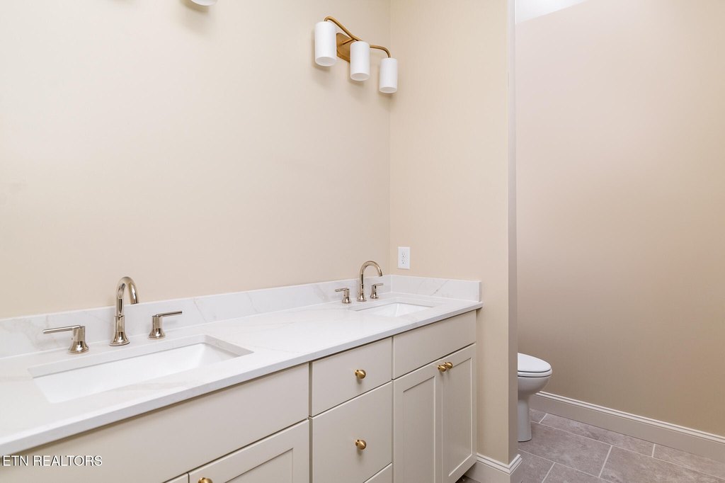 Clinton, Tennessee, 37716, United States, 3 Bedrooms Bedrooms, ,2 BathroomsBathrooms,Residential,Forsale,2012721