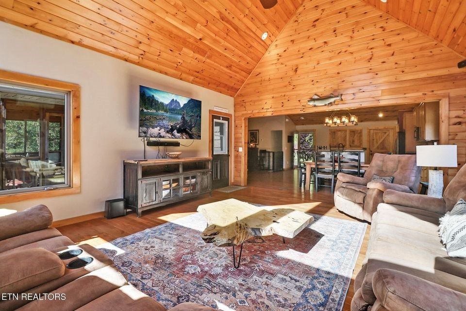 Jamestown, Tennessee, 38556, United States, 4 Bedrooms Bedrooms, ,3 BathroomsBathrooms,Residential,Forsale,2010942