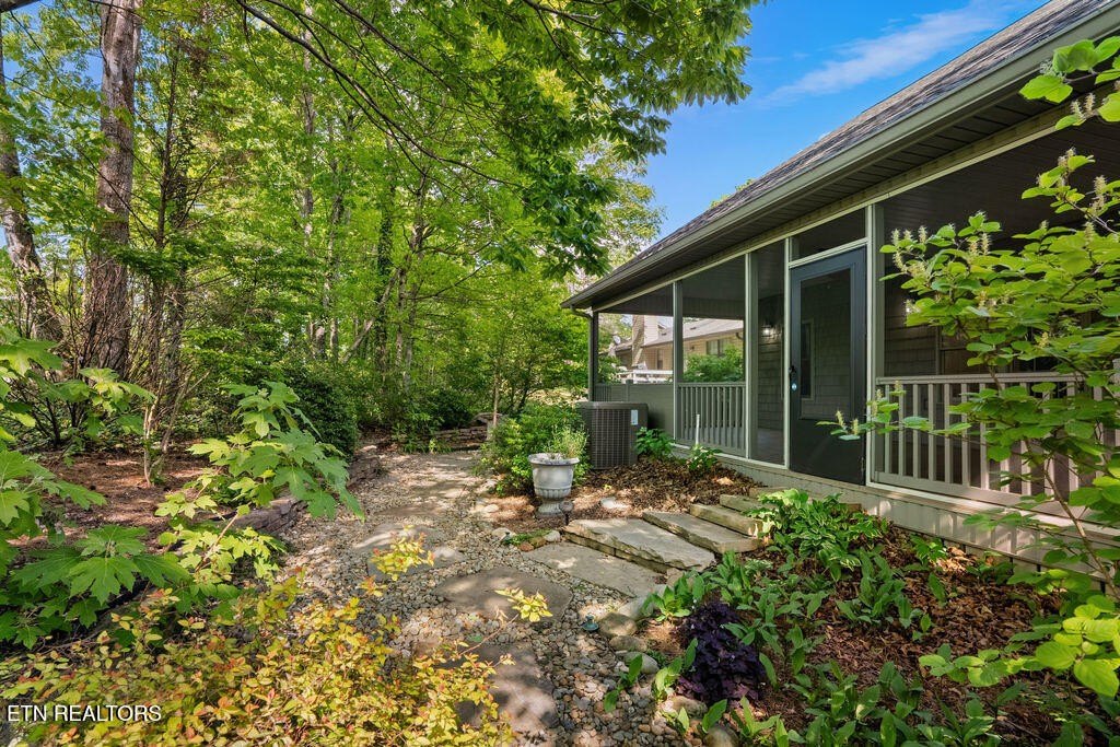 Loudon, Tennessee, 37774, United States, 3 Bedrooms Bedrooms, ,3 BathroomsBathrooms,Residential,Forsale,1893719