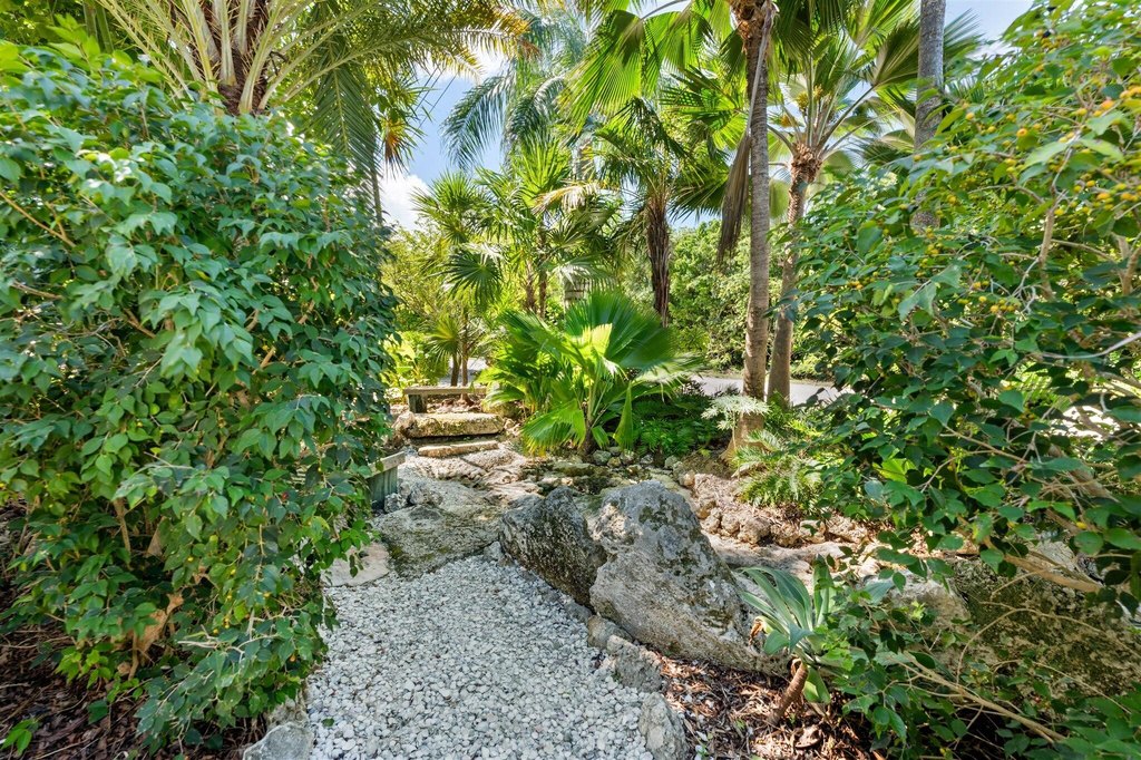 MARATHON, Florida, 33050, United States, 3 Bedrooms Bedrooms, ,2 BathroomsBathrooms,Residential,Forsale,2004343