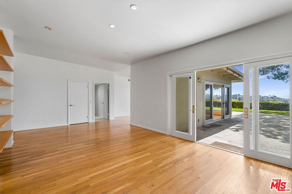 Malibu, California, 90265, United States, 4 Bedrooms Bedrooms, ,3 BathroomsBathrooms,Residential,Forsale,2001430