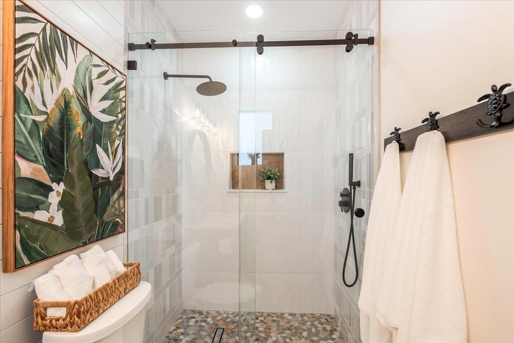 MARATHON, Florida, 33050, United States, 6 Bedrooms Bedrooms, ,6.5 BathroomsBathrooms,Residential,Forsale,2004345