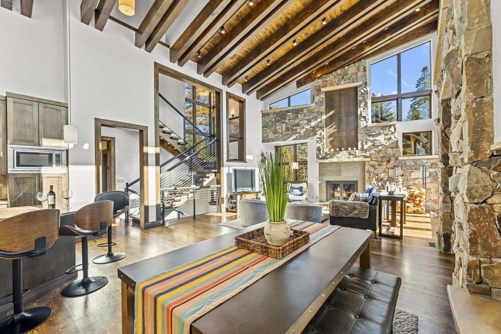 Donnelly, Idaho, 83615, United States, 3 Bedrooms Bedrooms, ,4 BathroomsBathrooms,Residential,Forsale,1996721