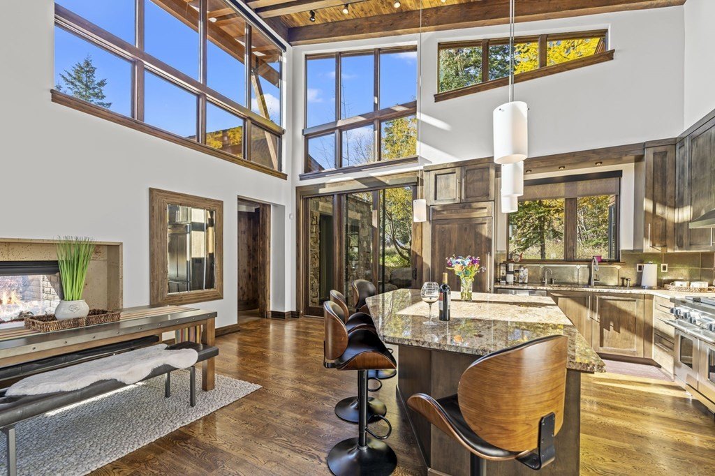 Donnelly, Idaho, 83615, United States, 3 Bedrooms Bedrooms, ,4 BathroomsBathrooms,Residential,Forsale,1996721