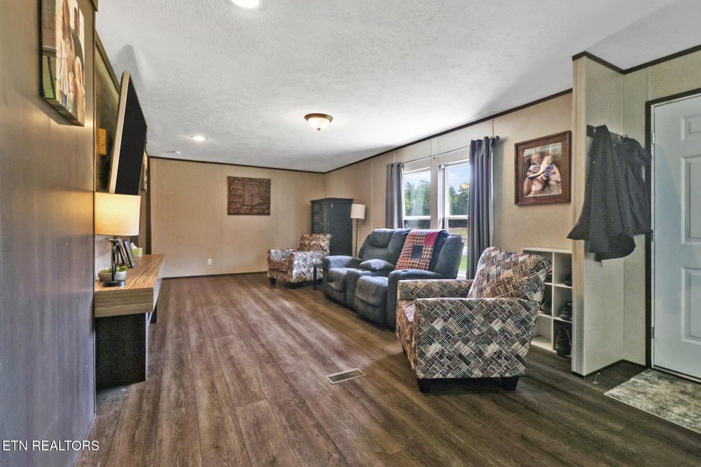 Crossville, Tennessee, 38571, United States, 4 Bedrooms Bedrooms, ,2 BathroomsBathrooms,Residential,Forsale,1996592