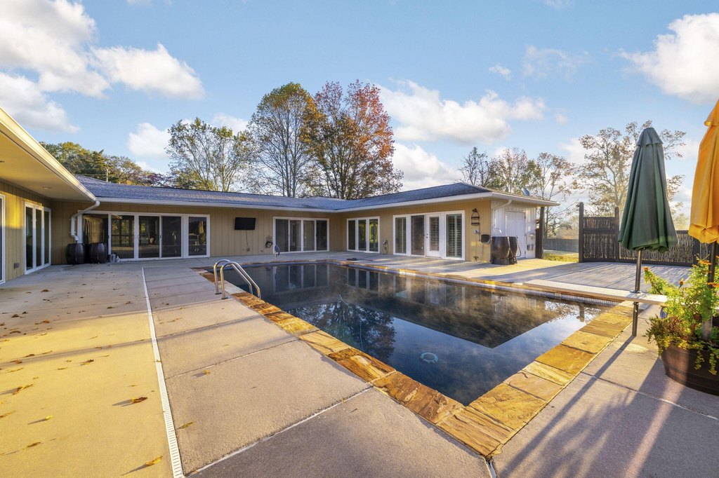 Cleveland, Tennessee, 37312, United States, 3 Bedrooms Bedrooms, ,3.5 BathroomsBathrooms,Residential,Forsale,1995335