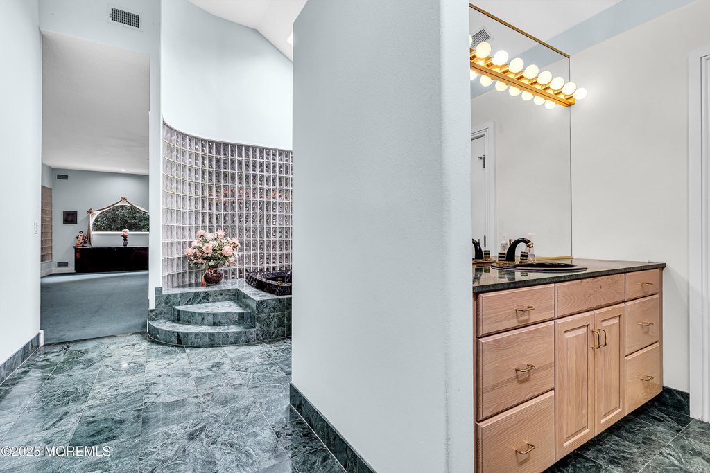 Wall, New Jersey, 07719, United States, 5 Bedrooms Bedrooms, ,5.5 BathroomsBathrooms,Residential,Forsale,1972303