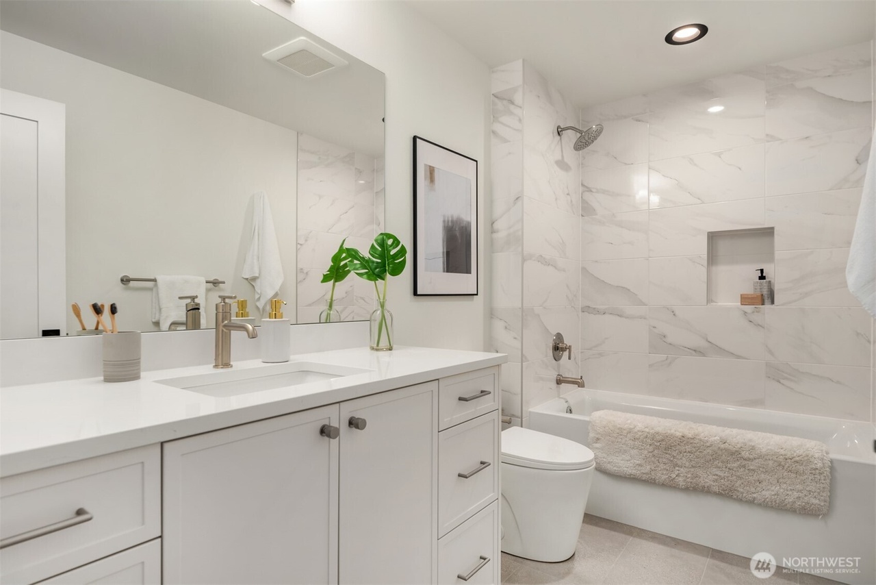 Kirkland, Washington, 98033, United States, 5 Bedrooms Bedrooms, ,4 BathroomsBathrooms,Residential,Forsale,1990717