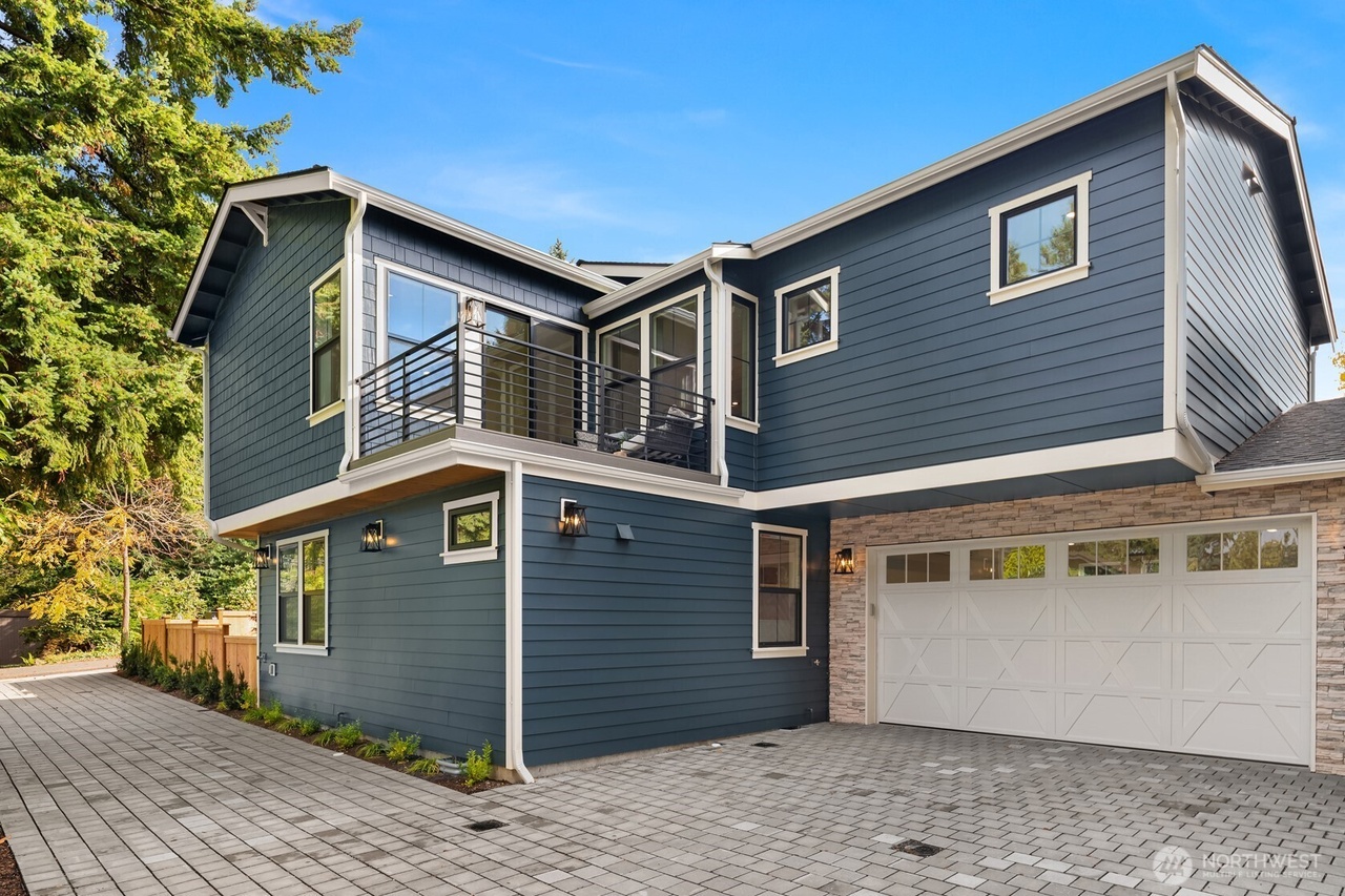 Kirkland, Washington, 98033, United States, 5 Bedrooms Bedrooms, ,4 BathroomsBathrooms,Residential,Forsale,1990717