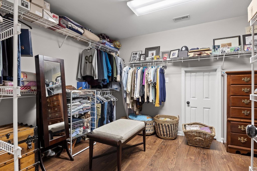 Signal Mountain, Tennessee, 37377, United States, 5 Bedrooms Bedrooms, ,3 BathroomsBathrooms,Residential,Forsale,2004663