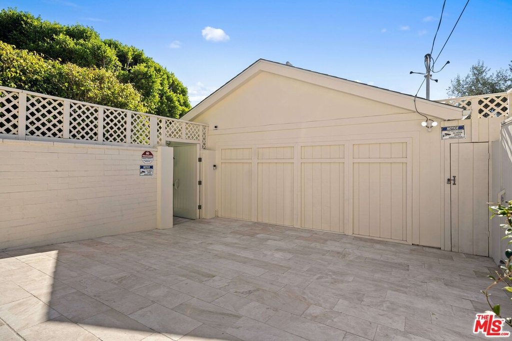 Malibu, California, 90265, United States, 3 Bedrooms Bedrooms, ,2.5 BathroomsBathrooms,Residential,Forsale,2009631