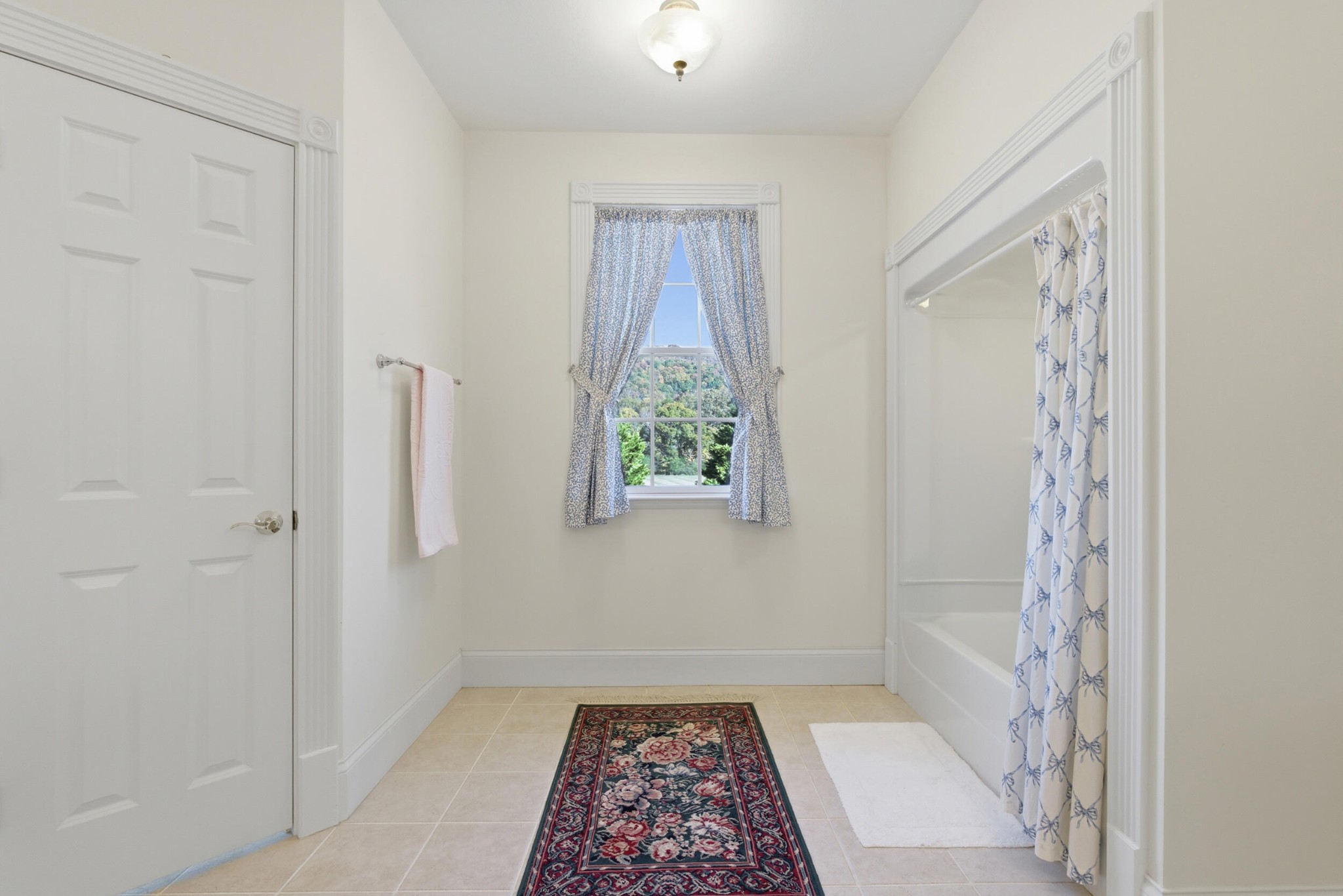 Bridgeport, Alabama, 35740, United States, 4 Bedrooms Bedrooms, ,3.5 BathroomsBathrooms,Residential,Forsale,2009579