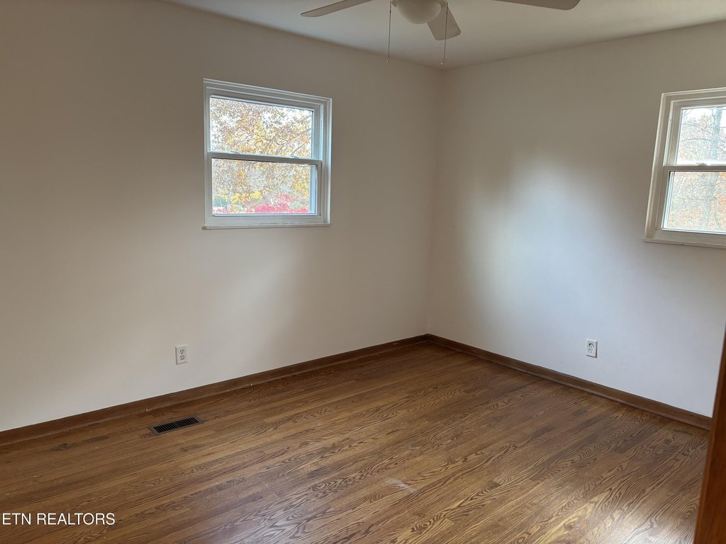 Knoxville, Tennessee, 37920, United States, 3 Bedrooms Bedrooms, ,2 BathroomsBathrooms,Residential,Forsale,1999456