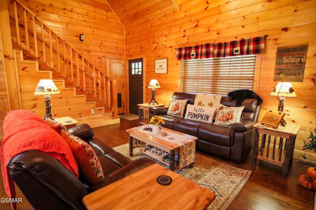 Sevierville, Tennessee, 37862, United States, 2 Bedrooms Bedrooms, ,2.5 BathroomsBathrooms,Residential,Forsale,1999461