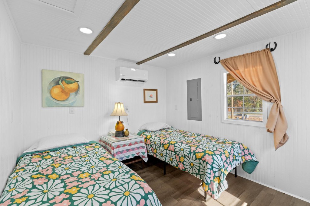 Russellville, Tennessee, 37860, United States, 5 Bedrooms Bedrooms, ,5.5 BathroomsBathrooms,Residential,Forsale,2002622