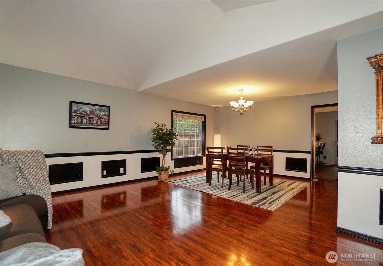 Maple Valley, Washington, 98038, United States, 4 Bedrooms Bedrooms, ,2 BathroomsBathrooms,Residential,Forsale,1990719