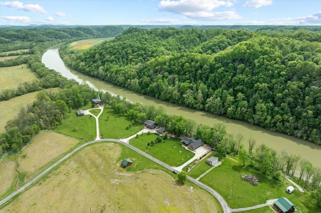 Celina, Tennessee, 38551, United States, 4 Bedrooms Bedrooms, ,2.5 BathroomsBathrooms,Residential,Forsale,1886012