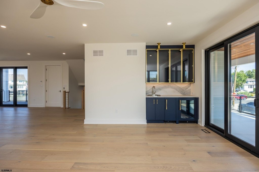 Ventnor, New Jersey, 08406, United States, 6 Bedrooms Bedrooms, ,6 BathroomsBathrooms,Residential,Forsale,2004612