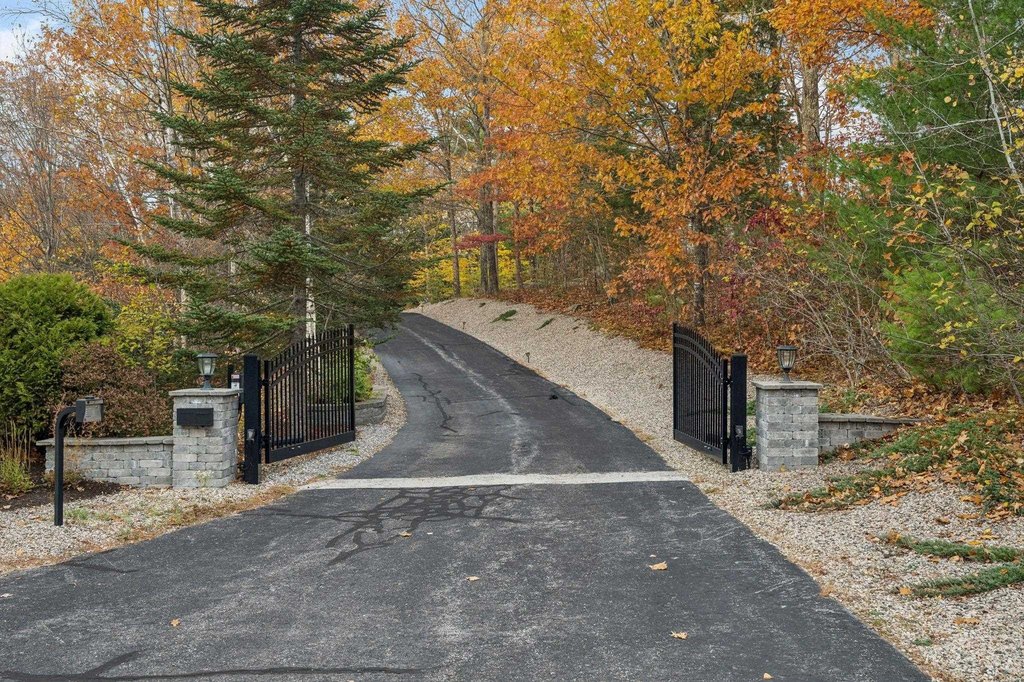 Alton, New Hampshire, 03810, United States, 3 Bedrooms Bedrooms, ,3.5 BathroomsBathrooms,Residential,Forsale,2004704