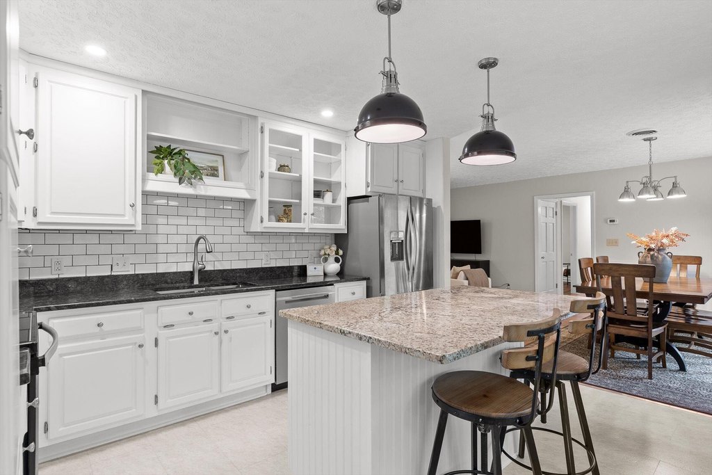 Signal Mountain, Tennessee, 37377, United States, 4 Bedrooms Bedrooms, ,4 BathroomsBathrooms,Residential,Forsale,1894388